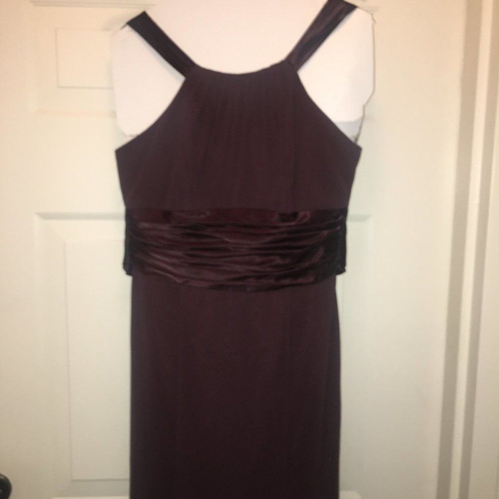 Womens size 8 Eggplant Formal Bridesmaid Gown Sleeveless Floor Length